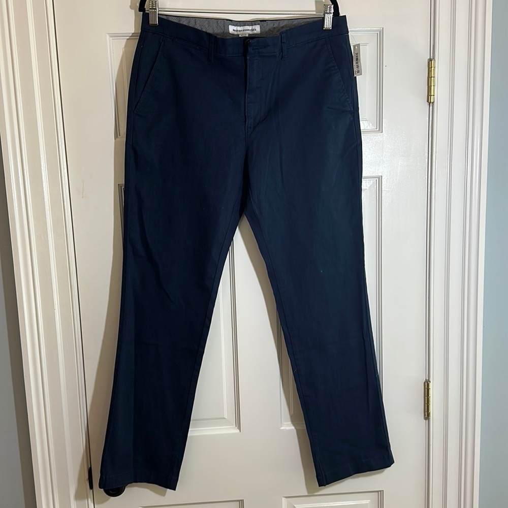 Amazon Essentials Men’s flat front chinos NWT